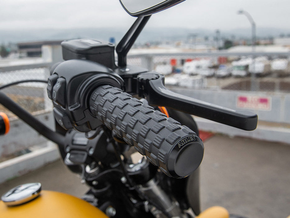 Air Trax Handgrips - Black. Fits Big Twin 2008-2024 with Throttle-by-Wire