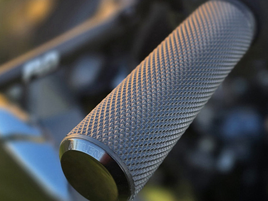 Knurled Fusion Handgrips - Black. Fits CVO Touring 2023up, Street Glide & Road Glide 2024up, Touring 2025up & Softail 2025up