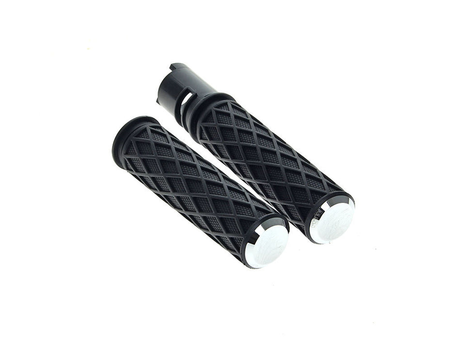 Diamond Handgrips - Chrome. Fits CVO Touring 2023up, Street Glide & Road Glide 2024up, Touring 2025up & Softail 2025up
