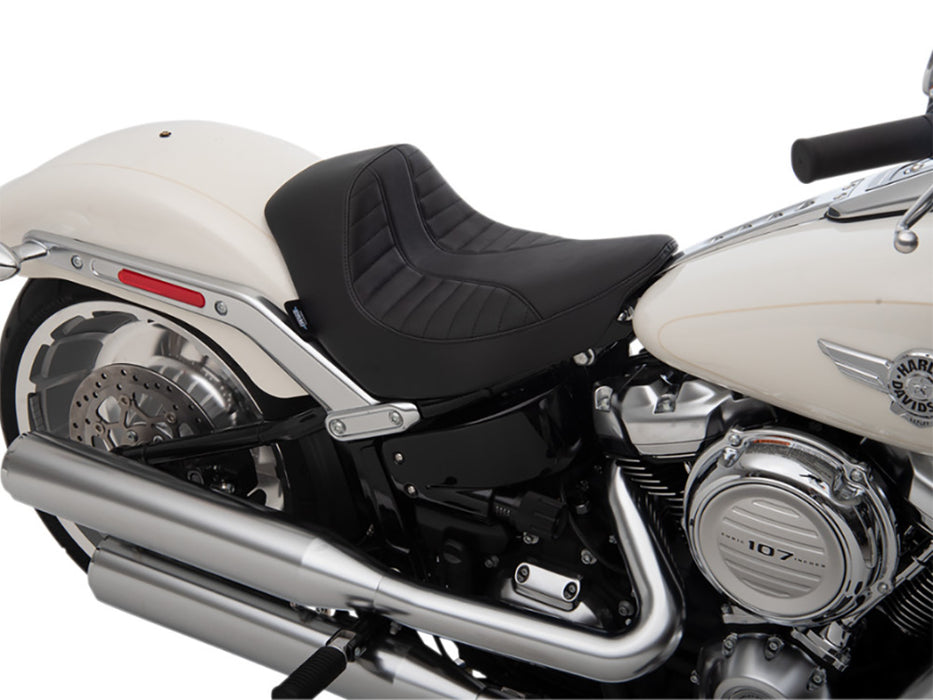 Ez Solo Seat with Black Scorpion Stitch. Fits Fatboy 2018up & Breakout 2023up