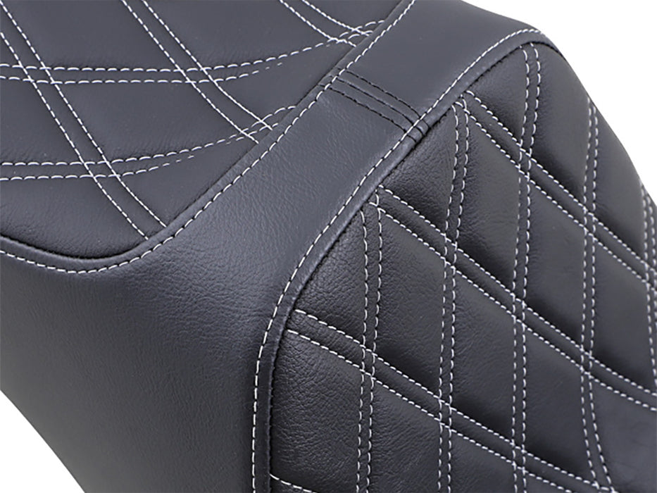 Predator 3 Dual Seat with Silver Double Diamond Lattice Stitch. Fits Softail 2006-2017 with OEM 200 Rear Tyre