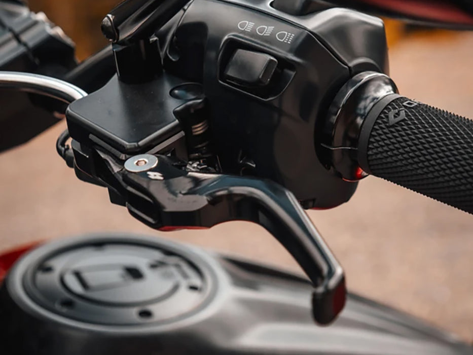 Talon Adjustable Levers - Black. Fits CVO Touring 2023up & Street Glide & Road Glide 2024up